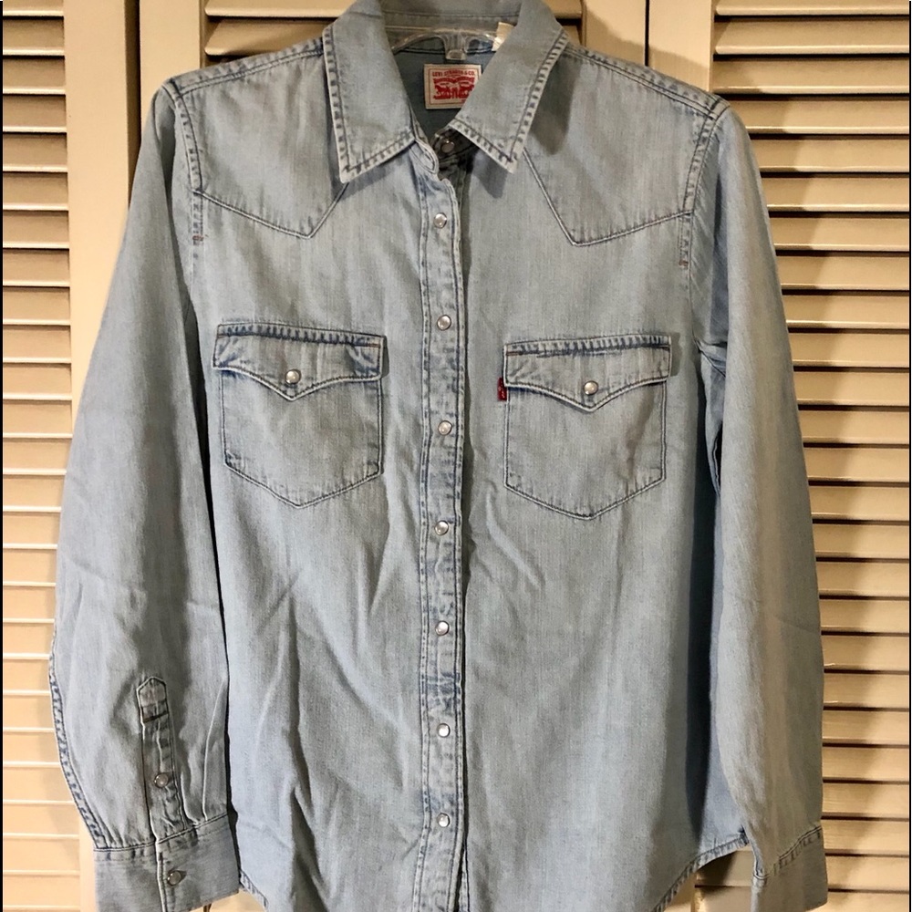 SALE‼️ Levi’s Snap Button Western Shirt